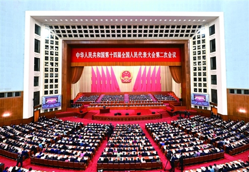 3月8日,十四届全国人大二次会议在北京人民大会堂举行第二次全体会议。新华社发